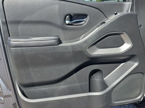 Used 2025 Nissan Frontier SV image 26