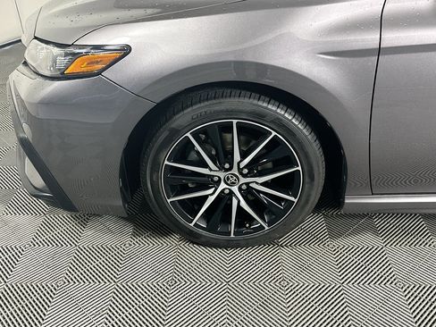 Used 2022 Toyota Camry SE w/ Convenience Package FWD image 11