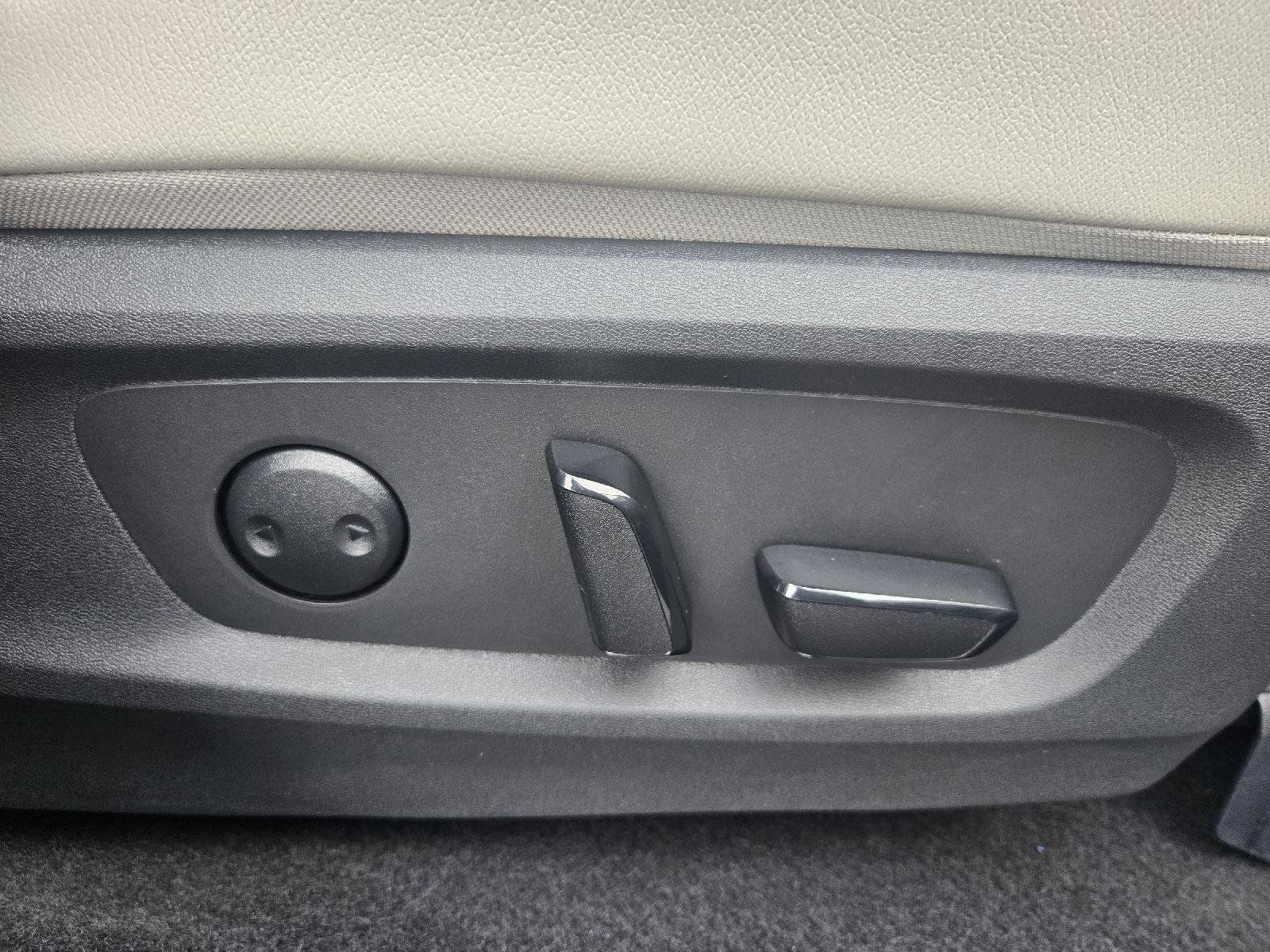 Used 2025 Nissan Pathfinder SL AWD/4WD image 24