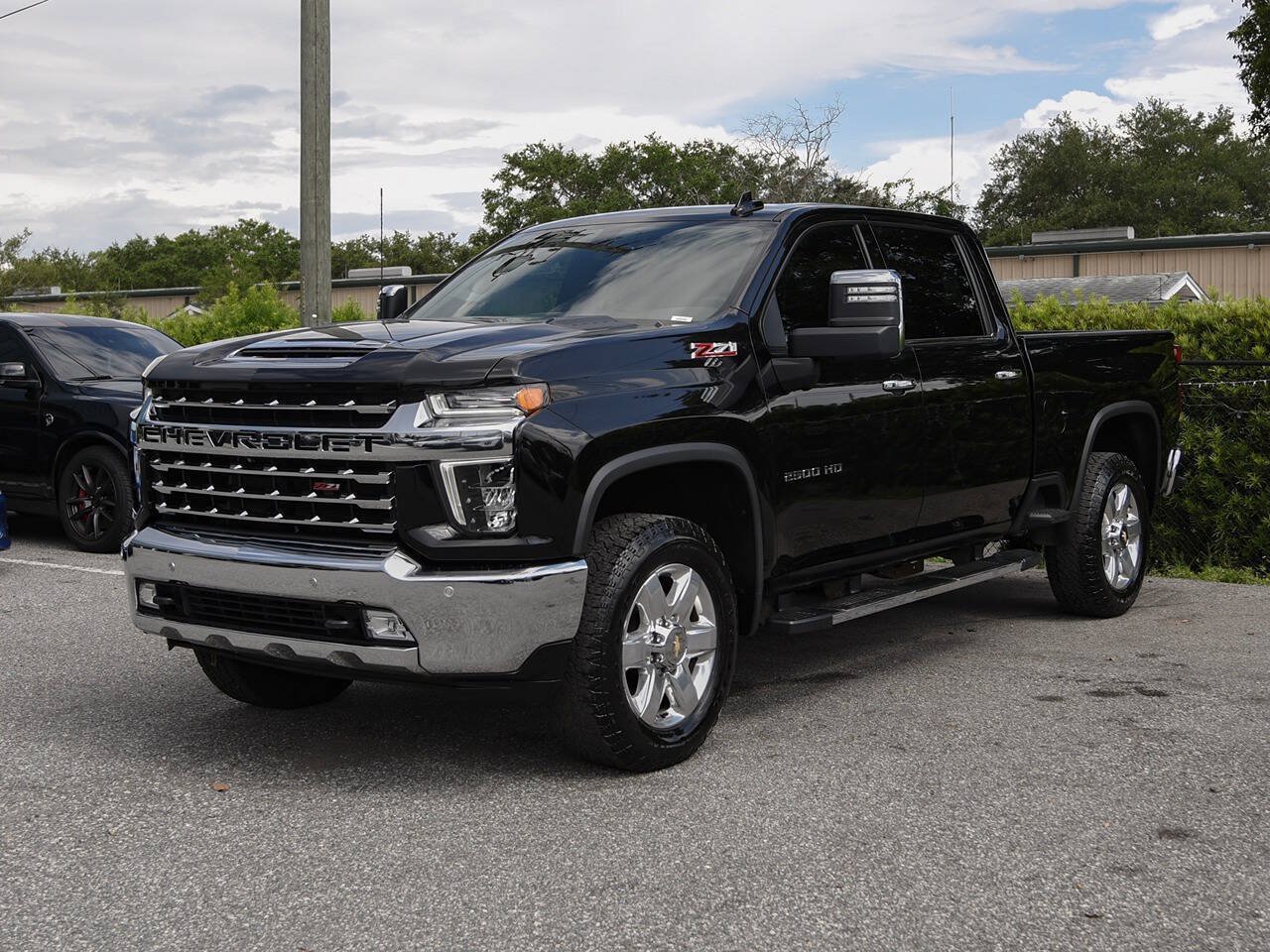 Used 2022 Chevrolet Silverado 2500 LTZ w/ LTZ Plus Package AWD/4WD image 2