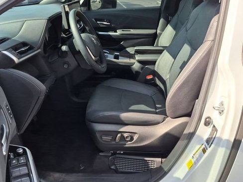 Certified 2025 Toyota Sienna Platinum AWD/4WD image 8