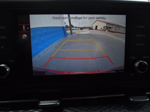 Used 2023 Kia Carnival LX image 18