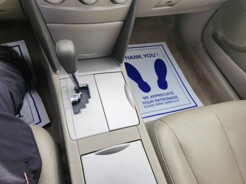 Used 2010 Toyota Camry Base 4dr Sedan 6A image 17