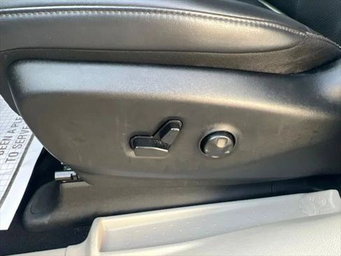 Certified 2023 Chrysler Pacifica Touring-L FWD image 44