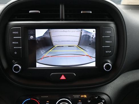 Used 2025 Kia Soul LX w/ LX Technology Package FWD image 23