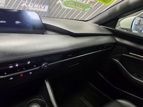 Used 2020 MAZDA MAZDA3 Hatchback FWD image 18