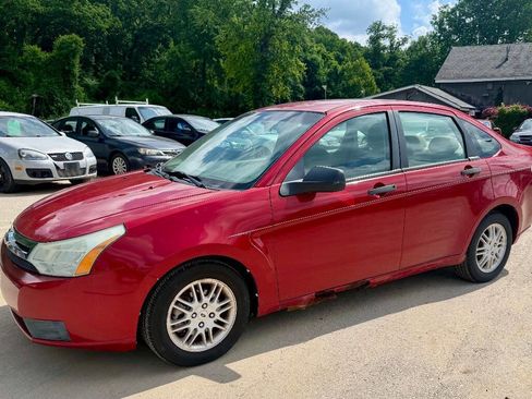 Used 2010 Ford Focus SE FWD image 1
