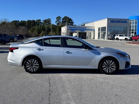 Used 2024 Nissan Altima 2.5 SV image 24