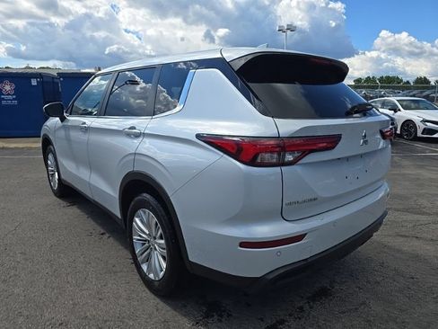 Used 2023 Mitsubishi Outlander ES AWD/4WD image 5