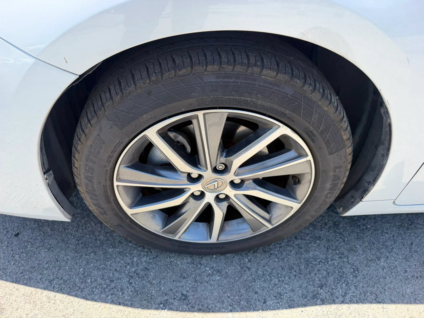 Used 2016 Lexus ES 300h w/ Luxury Package w/Wood Trim FWD image 34
