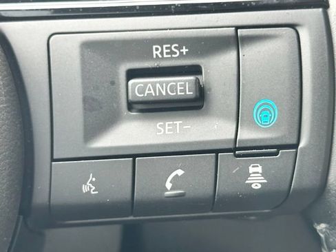 Used 2023 Nissan Rogue SV w/ SV Premium Package AWD/4WD image 11