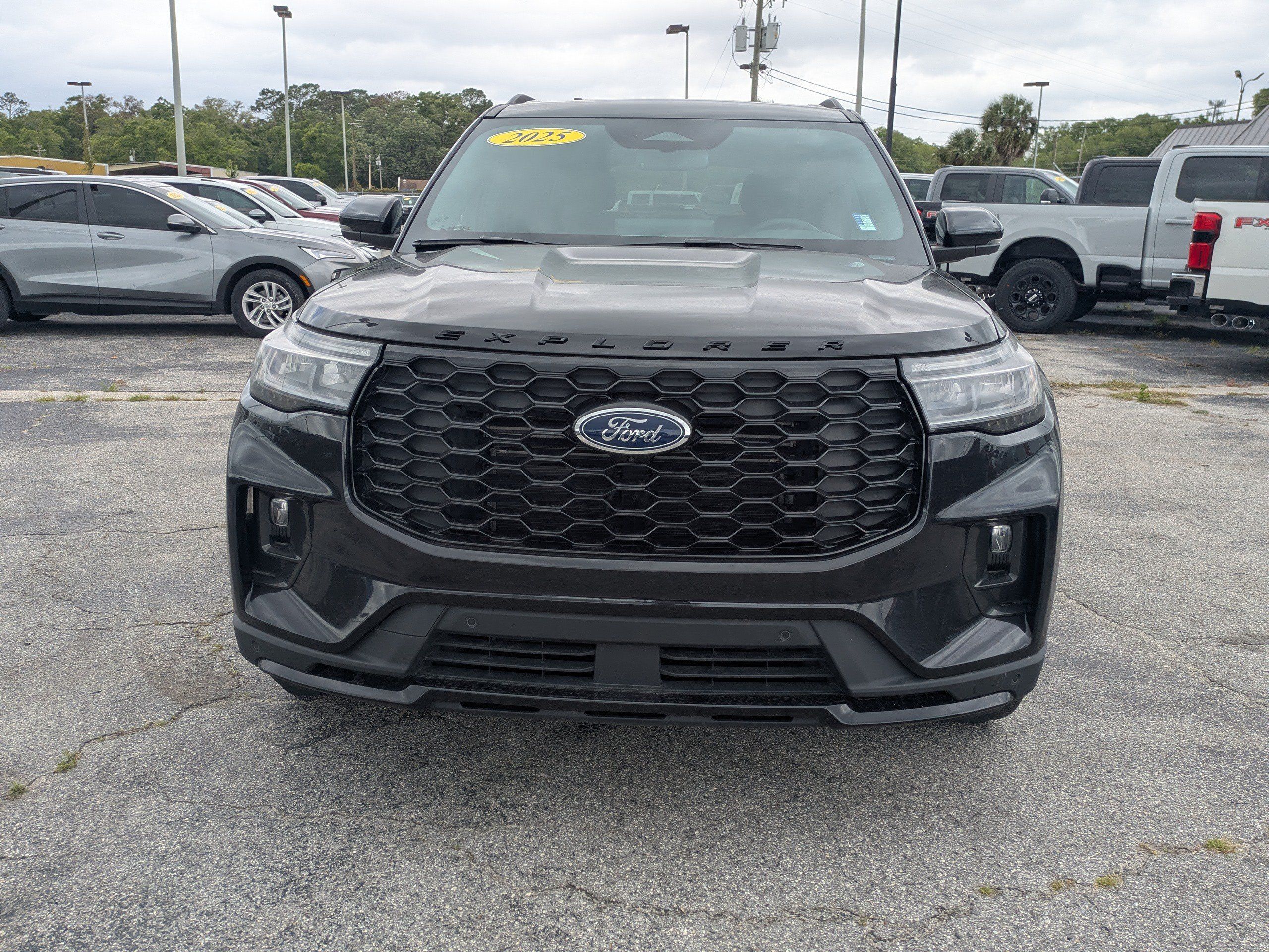 Used 2025 Ford Explorer ST-Line w/ Premium Package AWD/4WD image 9