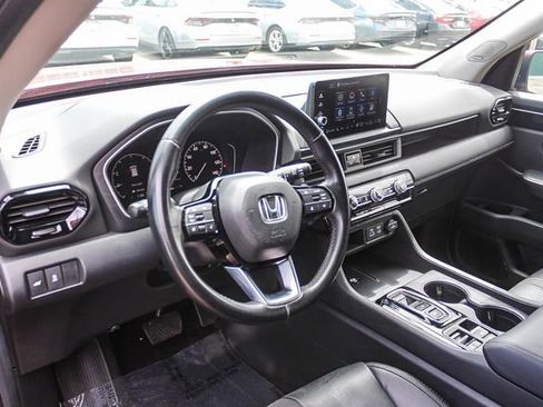 Used 2025 Honda Pilot Touring image 23
