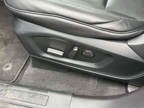 Used 2022 Ford Explorer XLT w/ Equipment Group 202A image 18