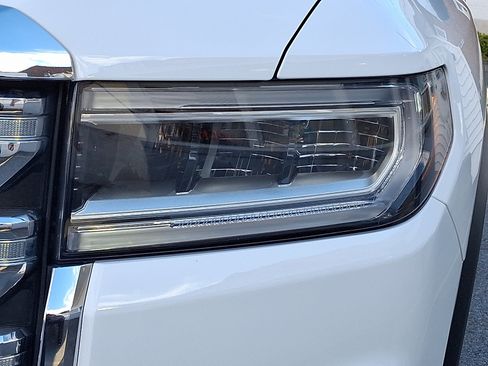 Used 2023 GMC Acadia SLE w/ Driver Convenience Package image 9