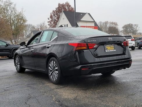 Used 2024 Nissan Altima 2.5 SV image 5