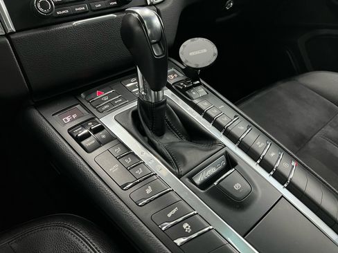 Used 2017 Porsche Macan image 22