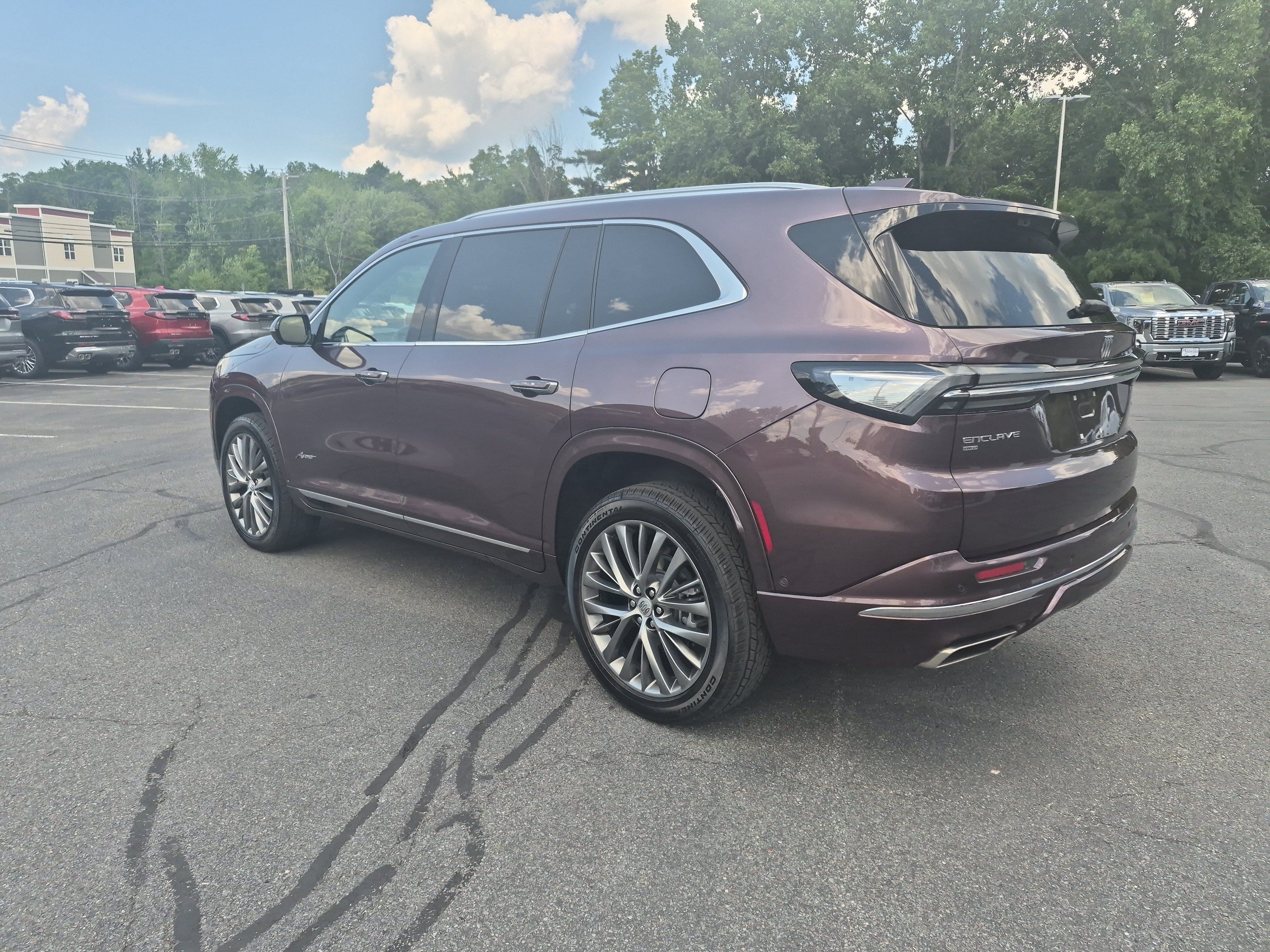 Used 2026 Buick Enclave Avenir w/ Super Cruise Package AWD/4WD image 3