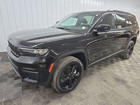 Used 2024 Jeep Grand Cherokee L Limited w/ Black Appearance Package AWD/4WD image 8