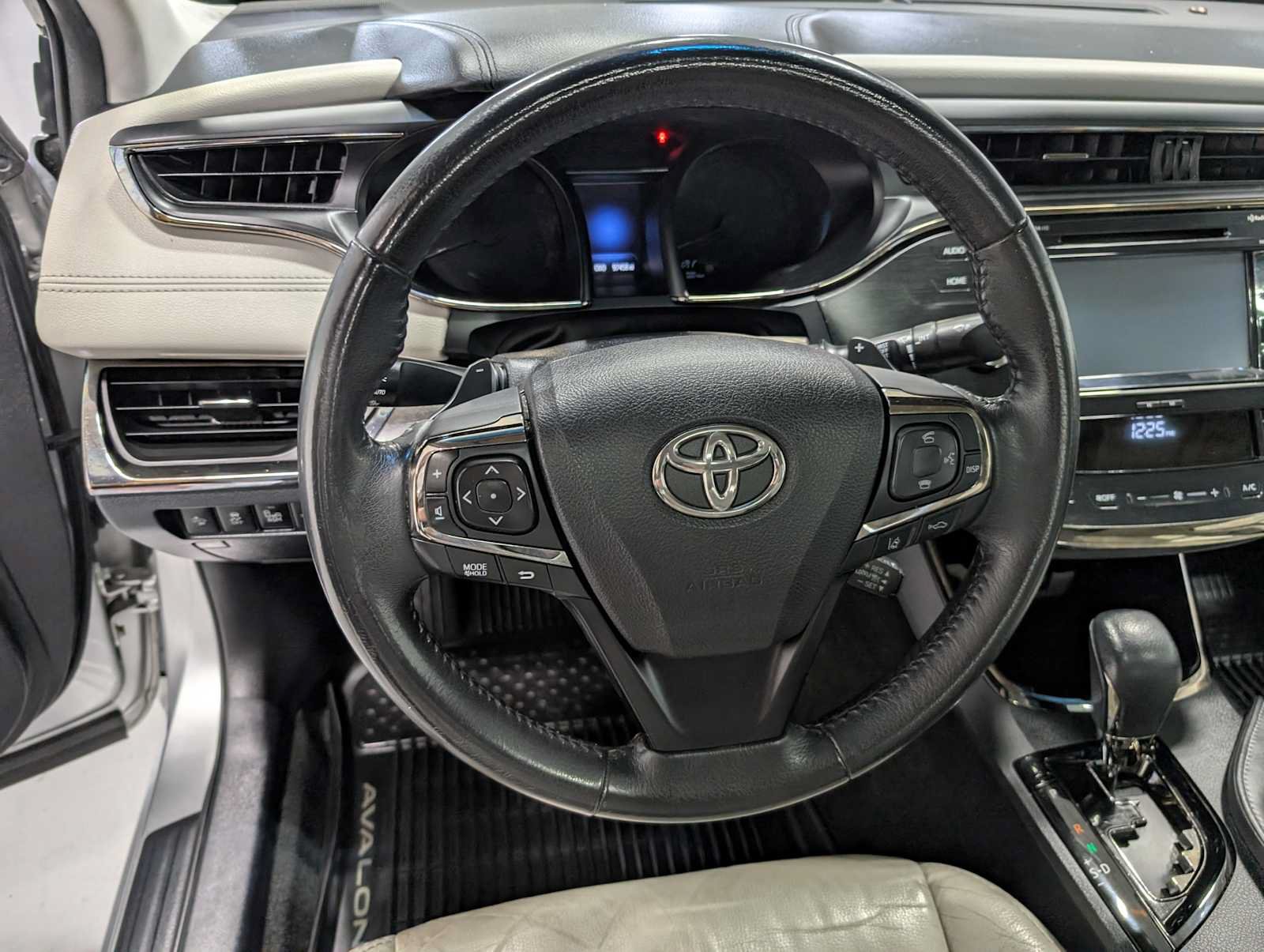 Used 2017 Toyota Avalon XLE Premium w/ All Weather Liner Package FWD image 36