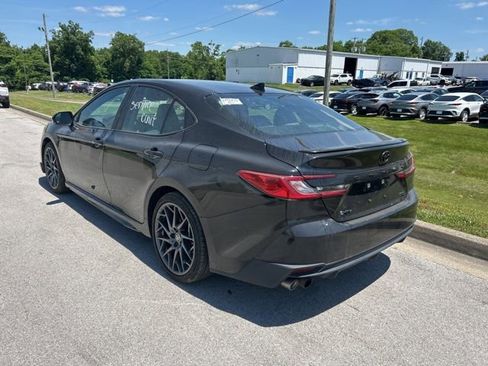 Used 2025 Toyota Camry SE w/ Convenience Package FWD image 3