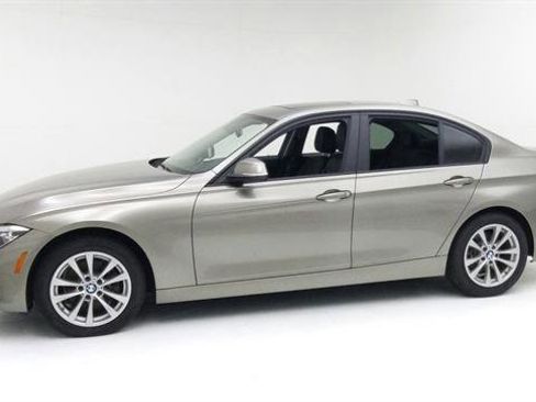Used 2018 BMW 320i Sedan w/ Convenience Package RWD image 4