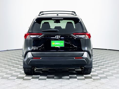 Used 2019 Toyota RAV4 XLE Premium image 8