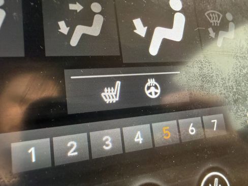 Used 2018 Jeep Grand Cherokee Altitude AWD/4WD image 8