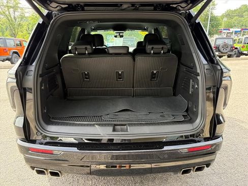 Used 2025 Chevrolet Traverse High Country FWD image 25