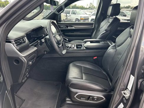 Used 2024 Jeep Wagoneer Series II w/ Flexible Seating Group RWD image 29