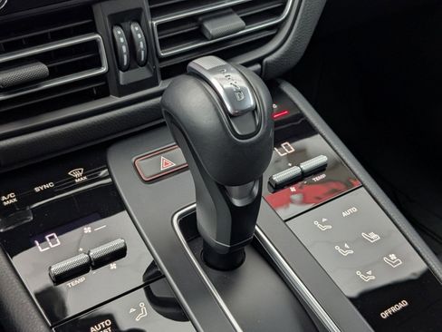 Certified 2026 Porsche Macan AWD/4WD image 19
