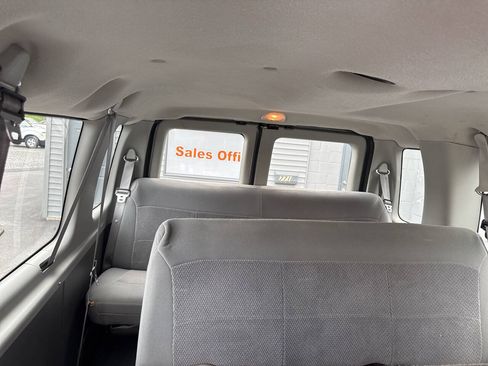 Used 2006 Ford E-350 and Econoline 350 XLT RWD image 16
