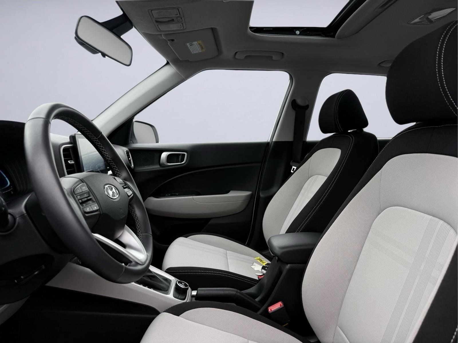 Used 2025 Hyundai Venue SEL FWD image 14