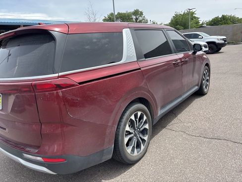 Used 2024 Kia Carnival EX FWD image 7