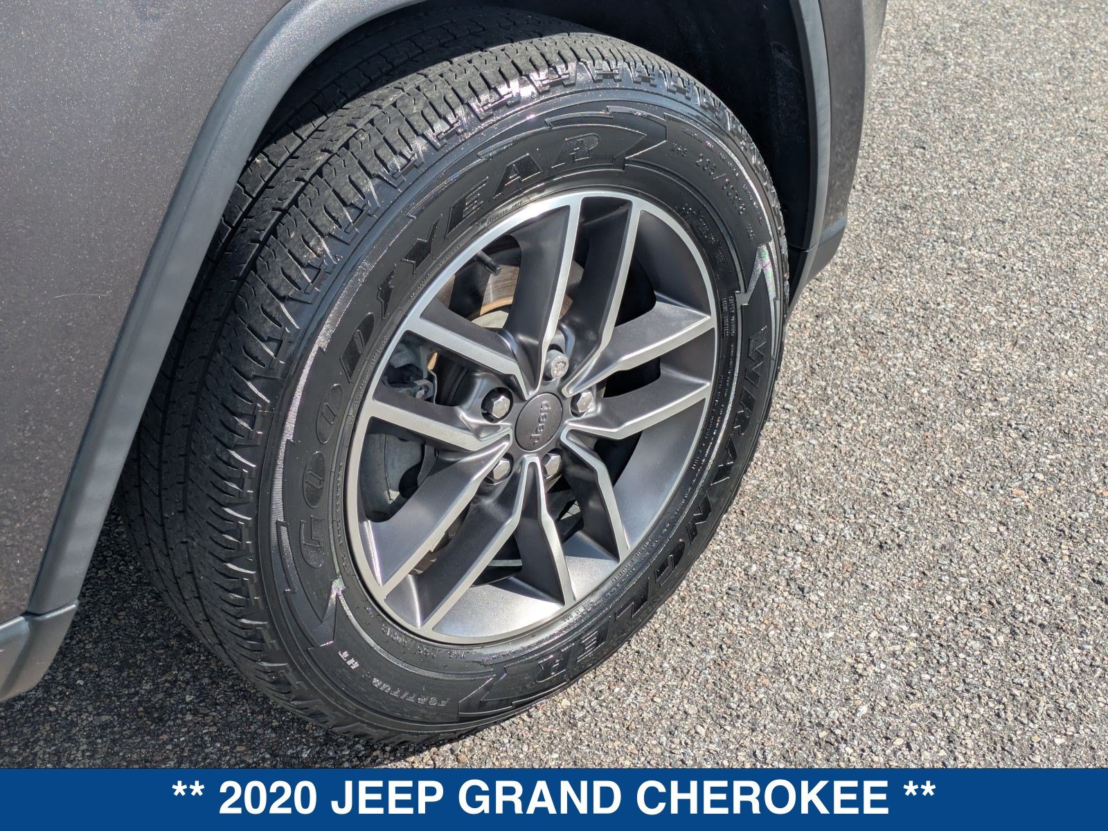 Used 2020 Jeep Grand Cherokee Limited AWD/4WD image 13