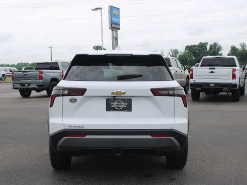 New 2026 Chevrolet Equinox LT w/ Safety and Technology Package FWD image 8