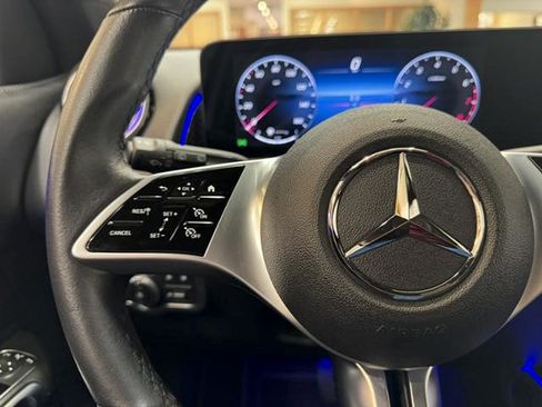 Used 2025 Mercedes-Benz GLB 250 image 17