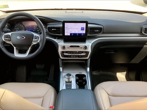 Used 2021 Ford Explorer XLT w/ Equipment Group 202A image 14
