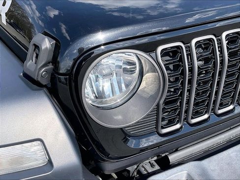 Used 2024 Jeep Wrangler Unlimited Sport AWD/4WD image 30