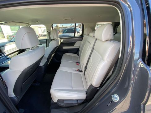 Used 2025 Hyundai Santa Fe SEL AWD/4WD image 40
