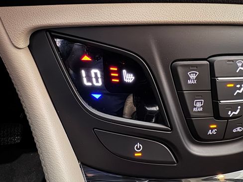 Certified 2018 Buick Envision Essence AWD/4WD image 23