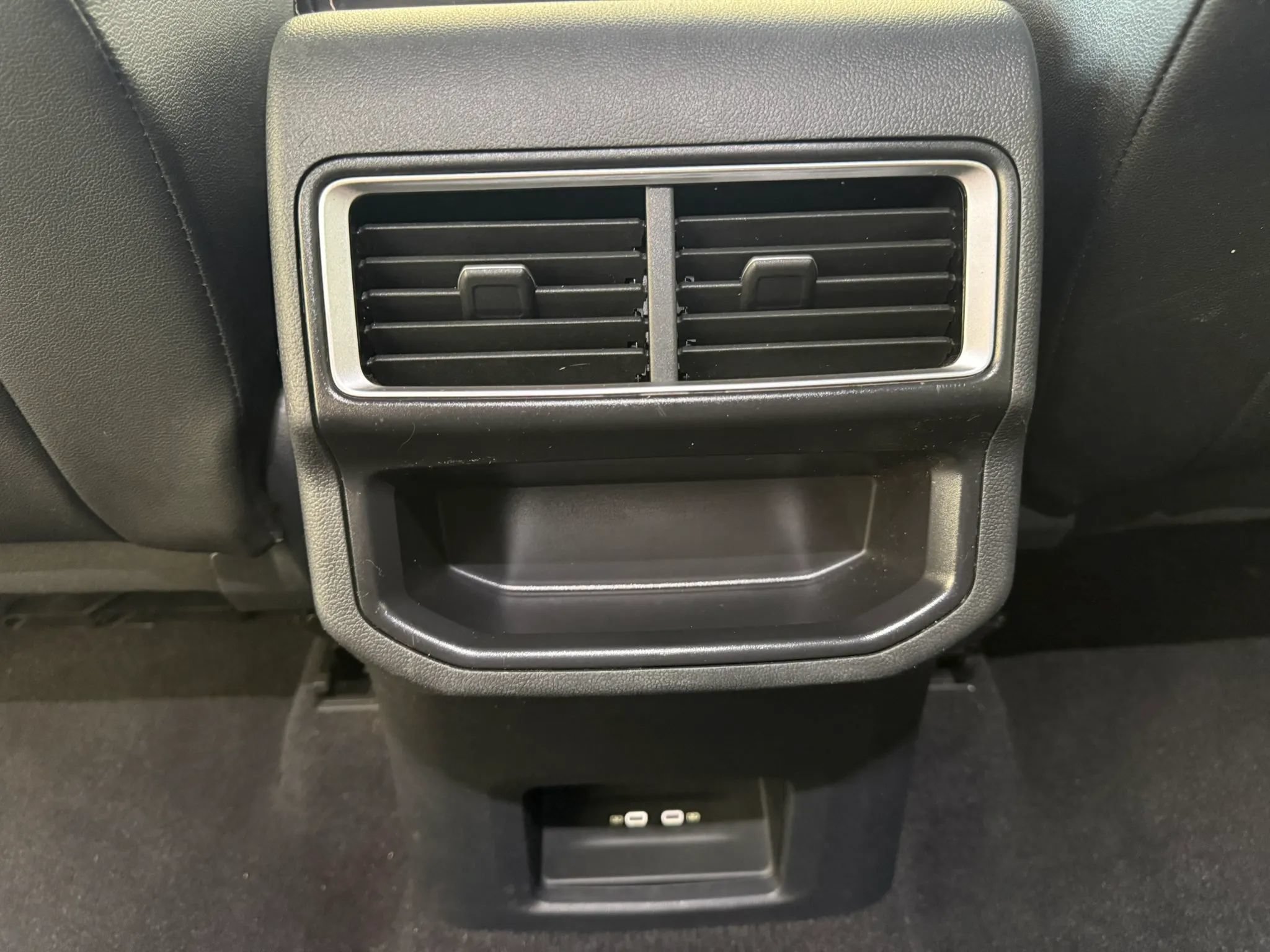 Used 2024 Volkswagen Atlas Cross Sport SE FWD image 32