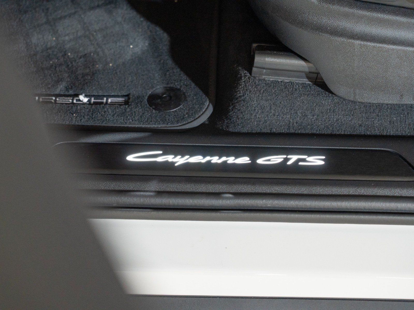 Certified 2026 Porsche Cayenne GTS AWD/4WD image 11