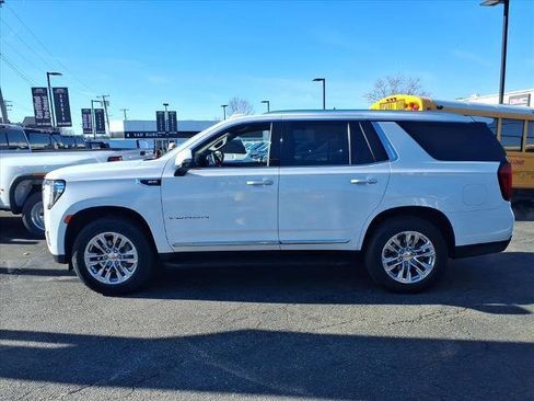 Used 2023 GMC Yukon SLT w/ SLT Luxury Package image 8