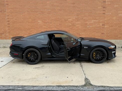 Used 2019 Ford Mustang GT RWD image 12