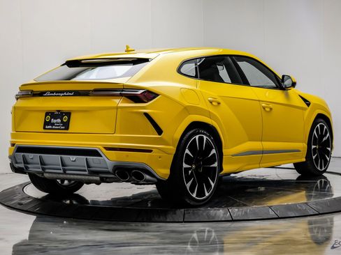 Used 2021 Lamborghini Urus AWD/4WD image 16