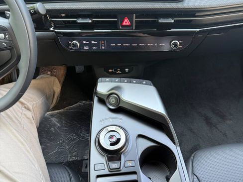 New 2025 Kia EV6 Wind image 17