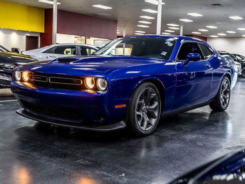 Used 2019 Dodge Challenger R/T RWD image 3