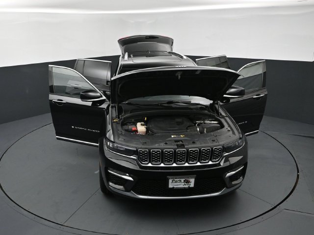 Used 2022 Jeep Grand Cherokee Summit AWD/4WD image 25