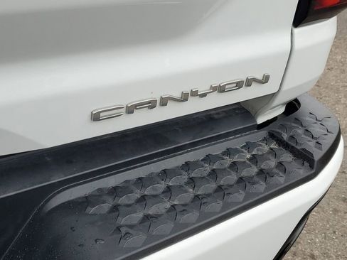 Used 2024 GMC Canyon Denali image 33